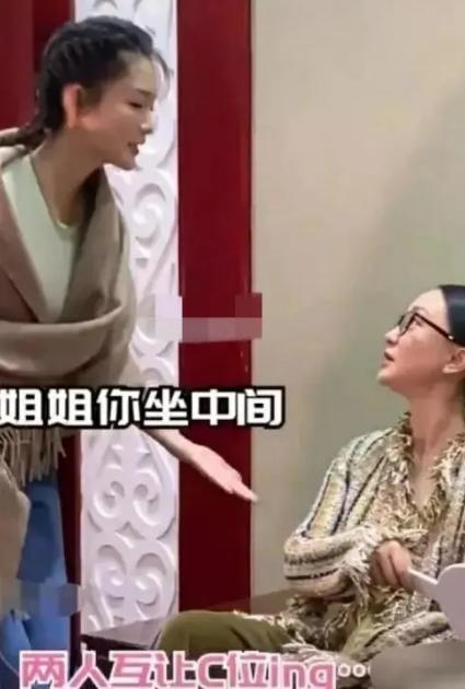 穿越民国吃瓜看戏85,穿越时空的吃瓜看戏之旅