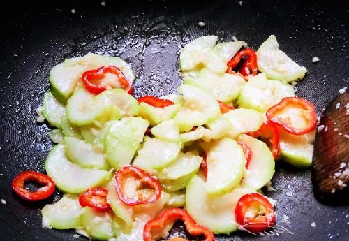 进补后吃蒲瓜,蒲瓜助消化，健康生活新体验