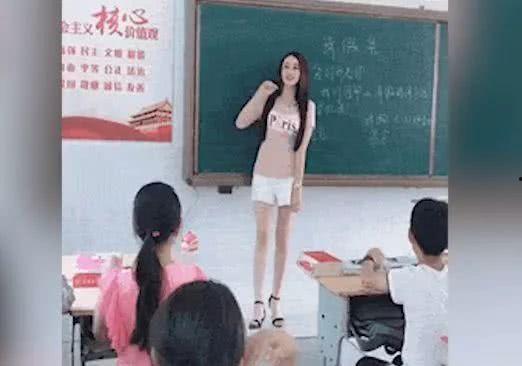 女老师吃瓜学生,女老师与吃瓜学生的校园趣事