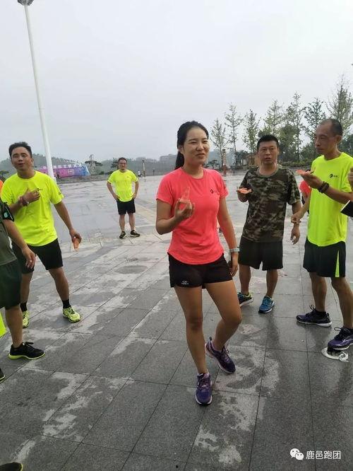 跑步变吃瓜,揭秘健身与休闲的完美融合