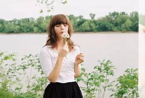 吃瓜拍照姿势图片,解锁夏日吃瓜拍照新姿势