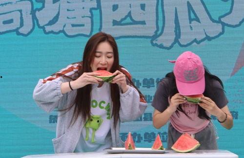 夏天吃瓜现场视频,瓜果飘香——现场吃瓜欢乐时光